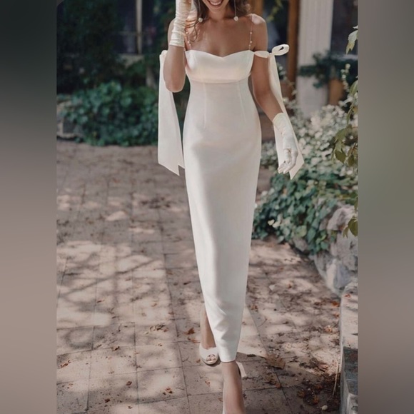 White Bridal midi dress with pearls fits like a size 4 worn once - Picture 2 of 4